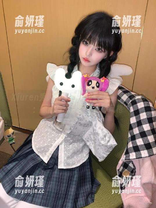 Xiuren秀人网-清水美嘉 Xiuren秀人网 - 清水美嘉天台摄影探秘:原图与壁纸展示绝妙风格