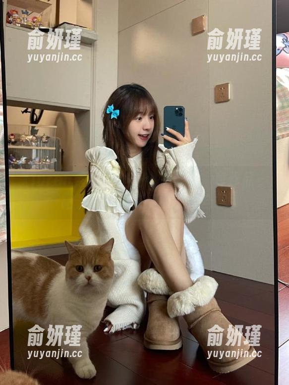Xiuren秀人网 - 王心怡户外写真作品：阳光与色彩交织的美丽合集