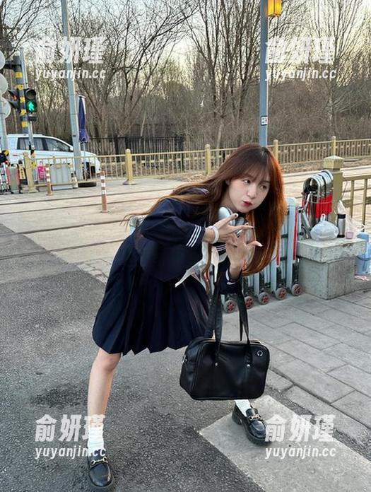 Xiuren秀人网-芈琳娜 Xiuren秀人网 - 细腻优雅的艺术:芈琳娜最新礼服写真更新尽显风采