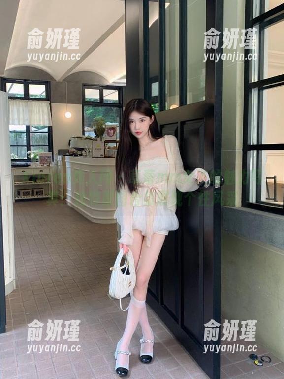 Xiuren秀人网-草莓mm Xiuren秀人网 - 草莓mm女友的魅力写真:独特原图合集展现个性风采