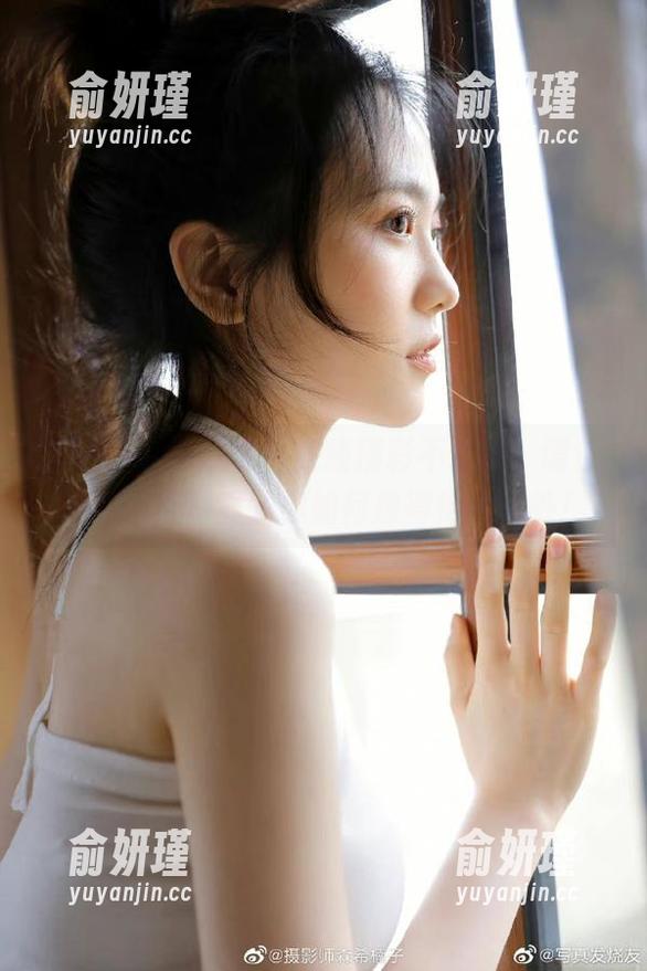 Xiuren秀人网 - 在线精彩不停歇，谭睿琪的吊带写真教你如何撩得恰到好处！