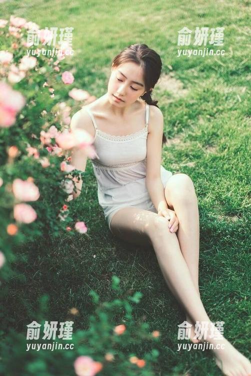 Xiuren秀人网 - 陆萱萱cecillia油亮写真图包，无圣光的真实魅力，看看你敢不敢收藏！