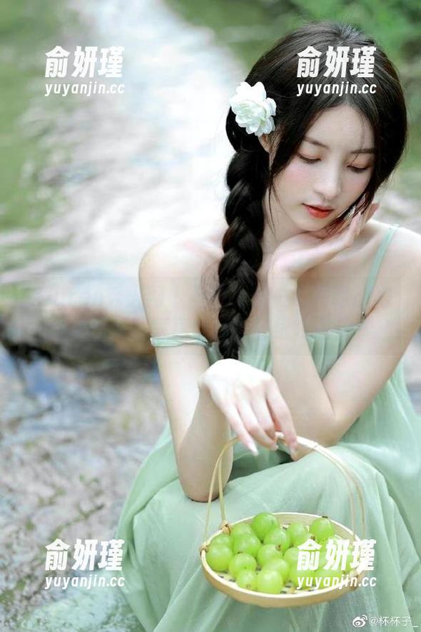 Xiuren秀人网 - 与陈大榕一起领略旗袍之美：美丽写真与精美壁纸资源分享