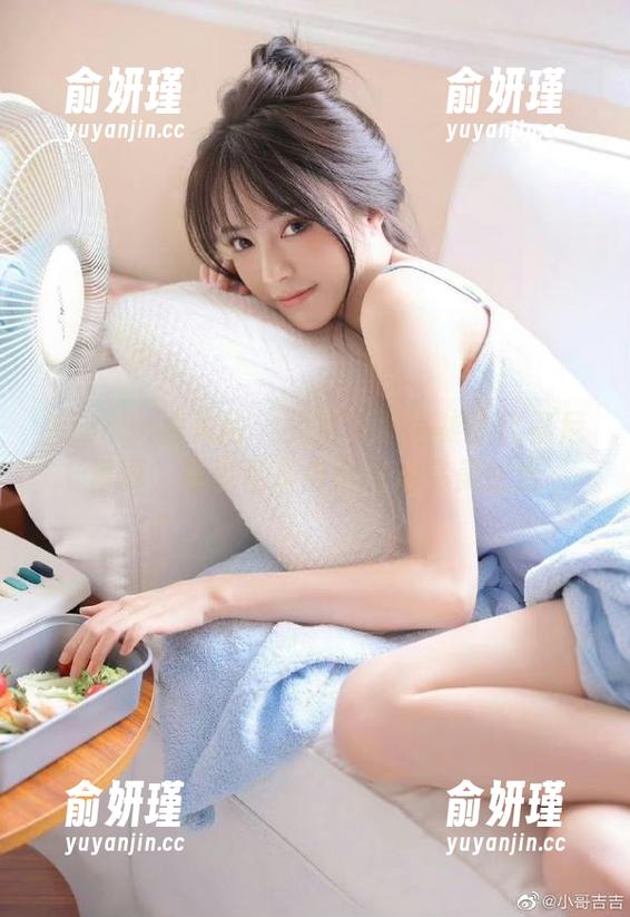 Xiuren秀人网 - 免费下载陈柒柒比基尼写真，感受青春与活力的完美结合