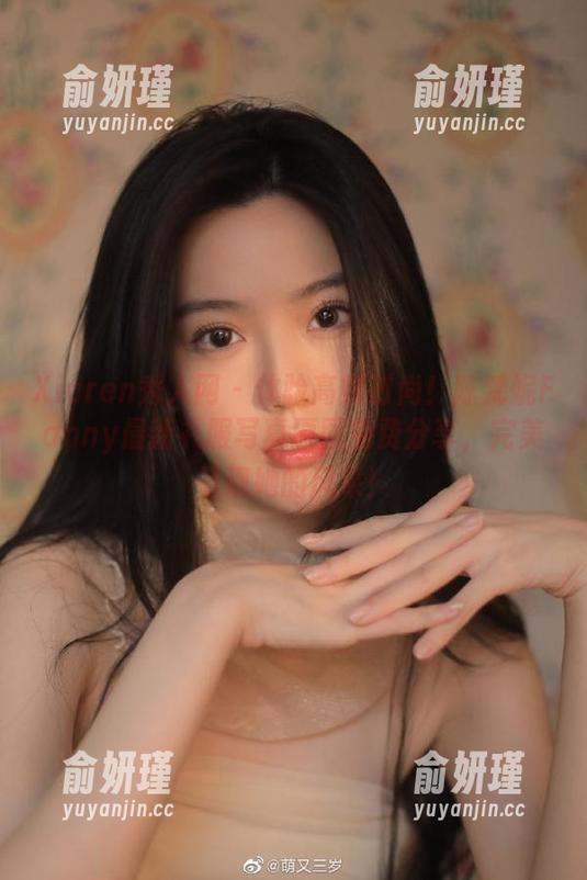 Xiuren秀人网 - 体验高端时尚！陈梵妮Fanny最新礼服写真原图免费分享，完美呈现她的风采！