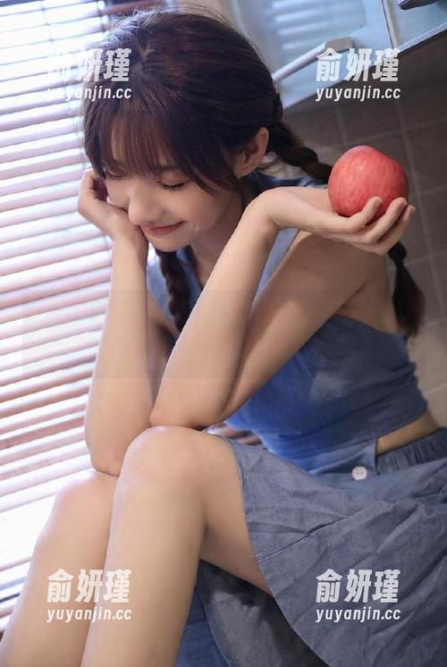 YouMi尤蜜荟-lingyu69 YouMi尤蜜荟 - 甜美lingyu69的内衣美图,图集中展现优雅与俏皮的完美结合!