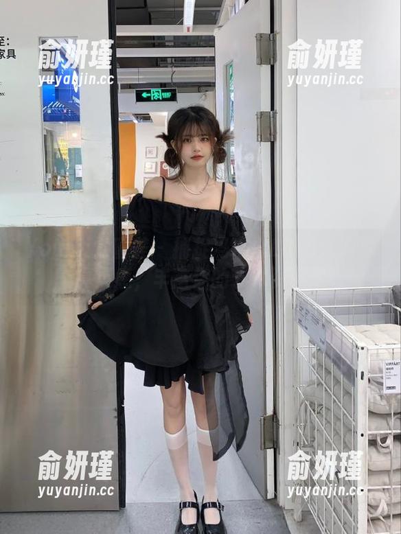 YouMi尤蜜荟-冯木木LRIS YouMi尤蜜荟 - 捕捉冯木木LRIS泳池写真灵感,丰富你的艺术资源库