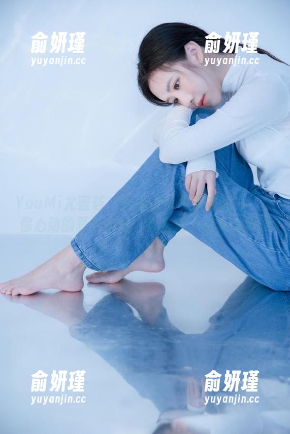 YouMi尤蜜荟-周大萌 YouMi尤蜜荟 - 精选周大萌泳衣图集:让你心动的夏日清新,尽在这个完美的瞬间