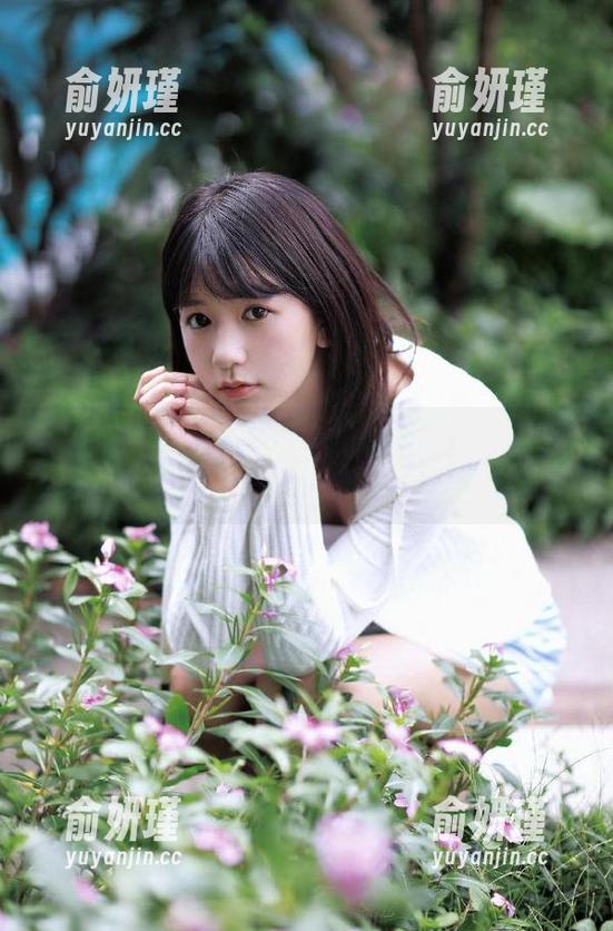 YouMi尤蜜荟 - 周妍希蕾丝写真，高清画质下尽显女性婉约之美和自信