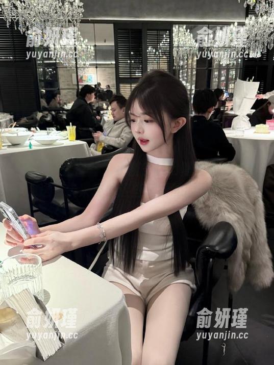 YouMi尤蜜荟-小茶茶tea YouMi尤蜜荟 - 小茶茶tea夏天写真大放送,快来观看这些美丽的原图吧!