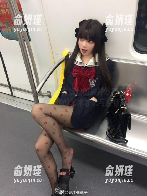 YouMi尤蜜荟-尤妮丝 YouMi尤蜜荟 - 尤妮丝的妹妹写真魅力:高清美图展示她的艺术才华与独特风格