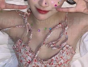 YouWu尤物馆 – Seven小七最新裸足写真作品更新，带来无与伦比的图片盛宴体验