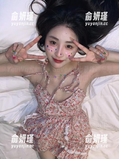 YouWu尤物馆 - Seven小七最新裸足写真作品更新，带来无与伦比的图片盛宴体验