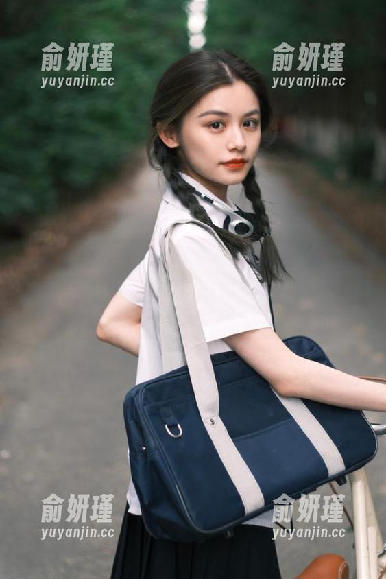 YouWu尤物馆 - 这就是潘琳琳ber的比基尼写真图包，完美曲线引爆你的所有幻想！