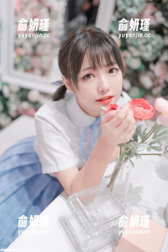 lovely呆玄 发现lovely呆玄红裙的美,在线图片带你领略不一样的视觉体验