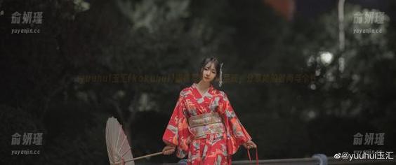 yuuhui玉汇(kokuhui)眼镜写真高清呈现，分享她的时尚与个性