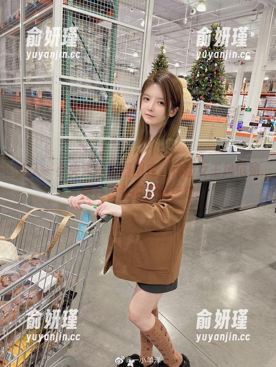 一小央泽 走入一小央泽的最新图库,体验女王风范如何在镜头前尽情绽放