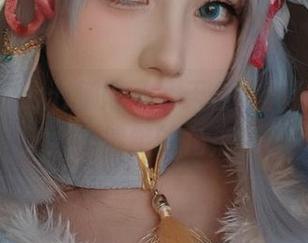 图片里的七七娜娜子,天台写真照亮你我心中搞笑的角落!