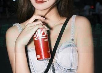 丽柜 – 感受伊园的温柔魅力:这些写真作品展现的是她对生活的热爱与灵感