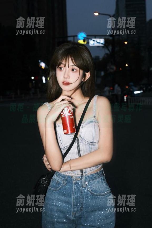 丽柜-伊园 丽柜 - 感受伊园的温柔魅力:这些写真作品展现的是她对生活的热爱与灵感