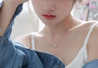 丽柜 – 最新校园写真作品大揭秘,允儿为你呈现最真实的青春回忆与校园风光。