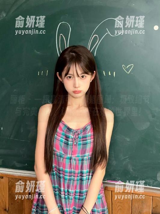 丽柜-可馨 丽柜 - 一探高清可馨御姐图册:极致细节与完美构图,让你沉醉在她的世界里!