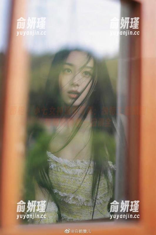丽柜-小七 丽柜 - 小七女神浪漫写真:独特主题原图与精彩图包一应俱全