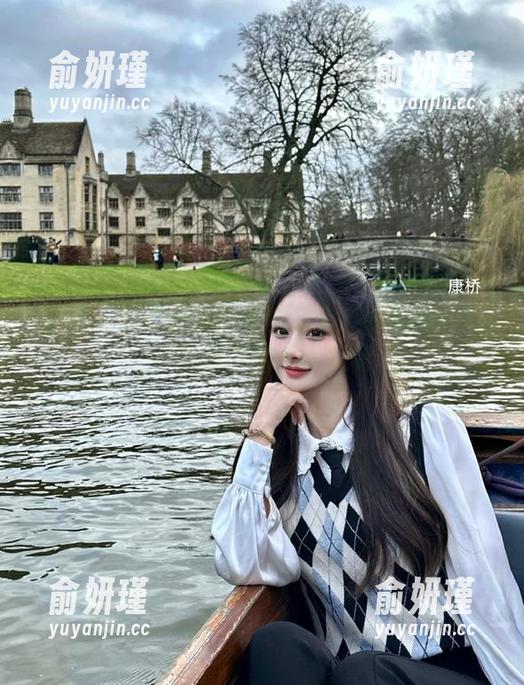 丽柜-心心 丽柜 - 心心长腿的视觉盛宴:探索她的写真图册中的无尽风情