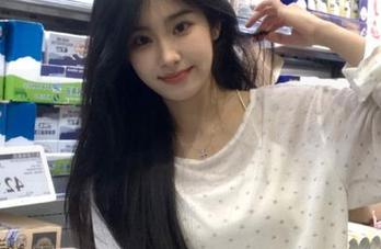 丽柜 – 阳阳美脚写真合集重磅更新，快来欣赏这位博主的绝美瞬间！