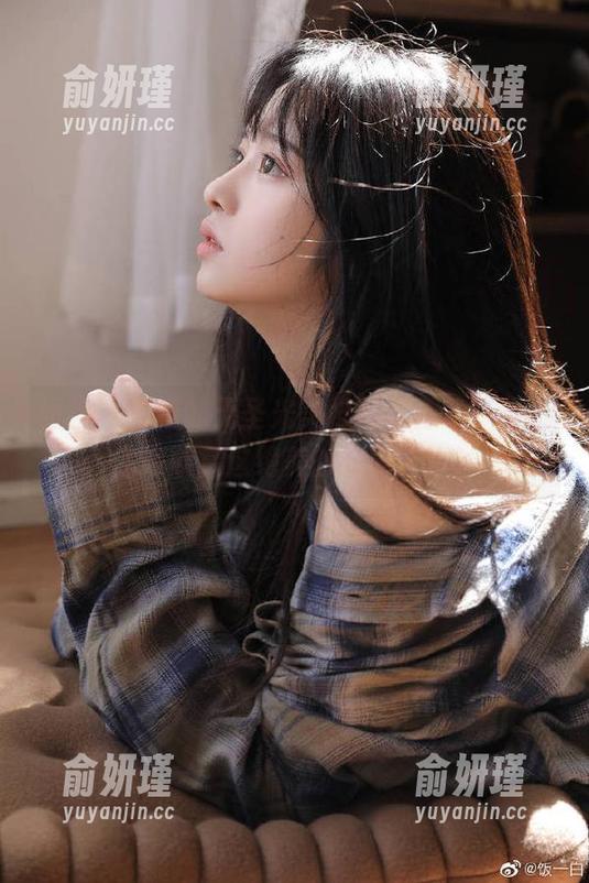 丽柜-雪糕 丽柜 - 雪糕的无圣光美脚写真合集,诚邀你来欣赏这绝美的腿部艺术!