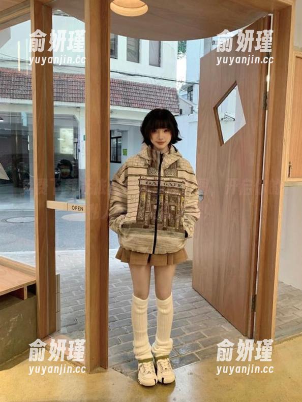 免费下载乔依丝滴滴作品原图，开启你的私人写真收藏之旅！
