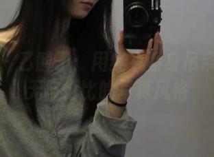 微密圈 – 乙醇子:用红衣紧身吊带丝展现无与伦比的写真风格
