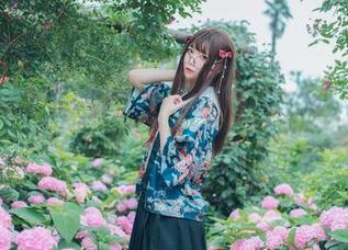 免费体验五更百鬼奶牛写真资源,多种风格尽在掌握之中!