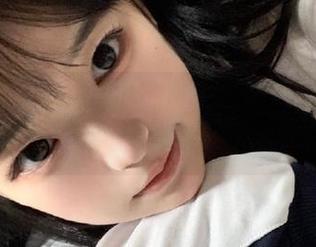 深入了解余多多Dudu白丝系列:她的写真全集如梦如幻
