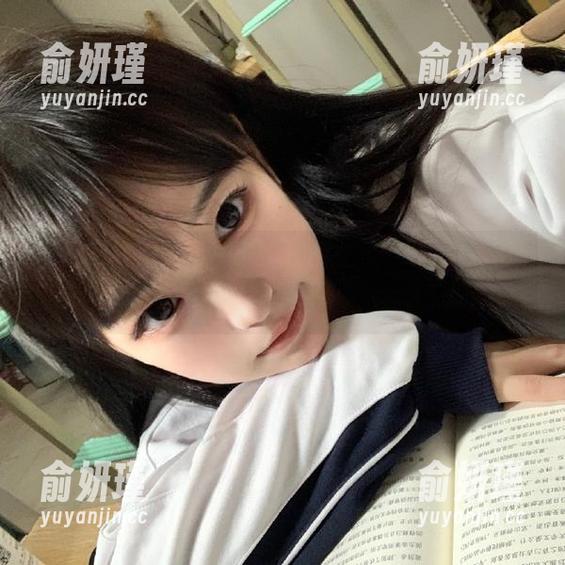 深入了解余多多Dudu白丝系列：她的写真全集如梦如幻