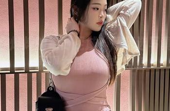 探索你烨烨的绝对足域:超精选写真套图,展现女性优雅与自信