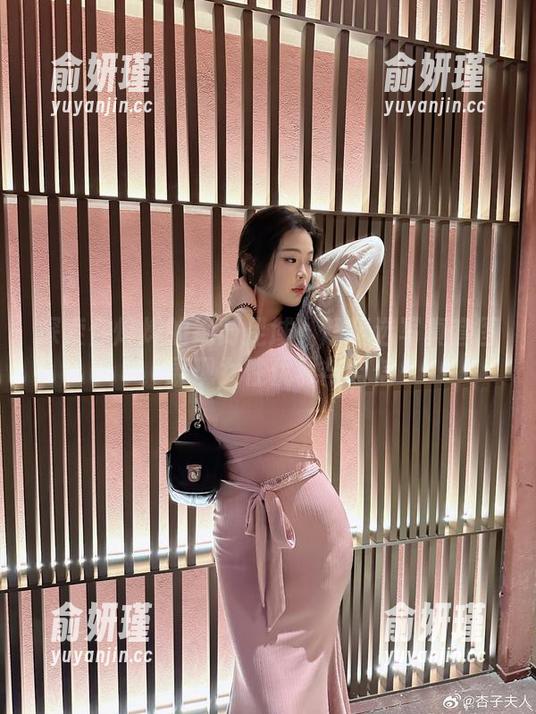 你烨烨 探索你烨烨的绝对足域:超精选写真套图,展现女性优雅与自信