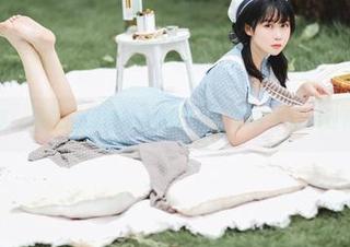 最新图集:依依超级懒的美丽旅程,尽在牛仔裤时尚分享中