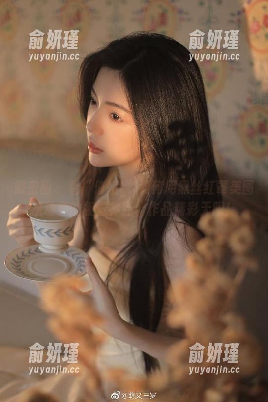 俏妞t 微密圈 - 看“俏妞t”如何用黑丝红罩美图撩动你的视觉神经,作品精彩无限!