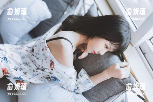 免费图集大放送：倦倦喵JK的书包里有什么，快来一起欣赏吧