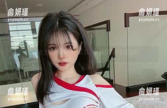 高清赏析倦倦喵吊带白丝写真，快来下载更多美图吧！