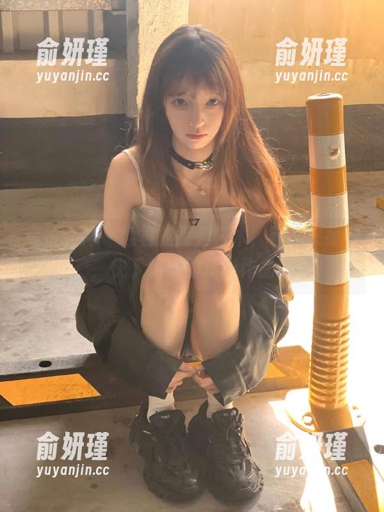克拉女神-孟君 克拉女神 - 孟君的裸足艺术,等你来拥有,快下载她的精彩作品!