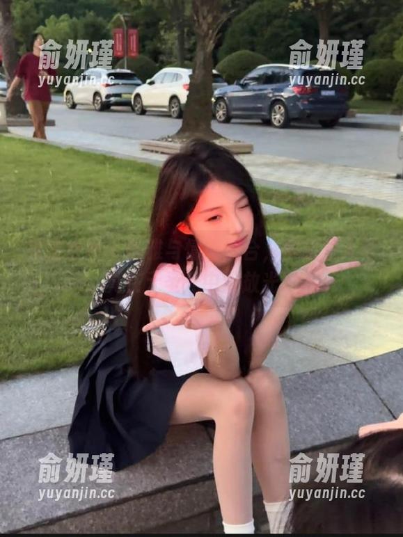 克拉女神-宋黛 克拉女神 - 优雅与情感融合,宋黛双人写真在无圣光中绽放光彩