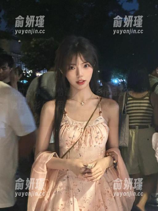 克拉女神-汤怡 克拉女神 - 汤怡最新白衬衫作品发布,谁说白衬衫只能用来打工?这次要让你惊艳满分!