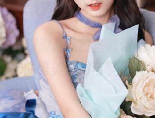 克拉女神 – 探索雅楠的圣诞作品,精选记录她的唯美瞬间与节日魔力