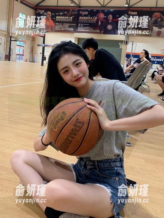 红色吊带裙写真之美，兔玩映画带来的图片原图让人叹为观止