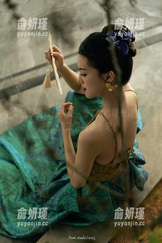 兔玩映画倾情呈现，穿T恤的可爱凌波美图，快来下载体验吧！