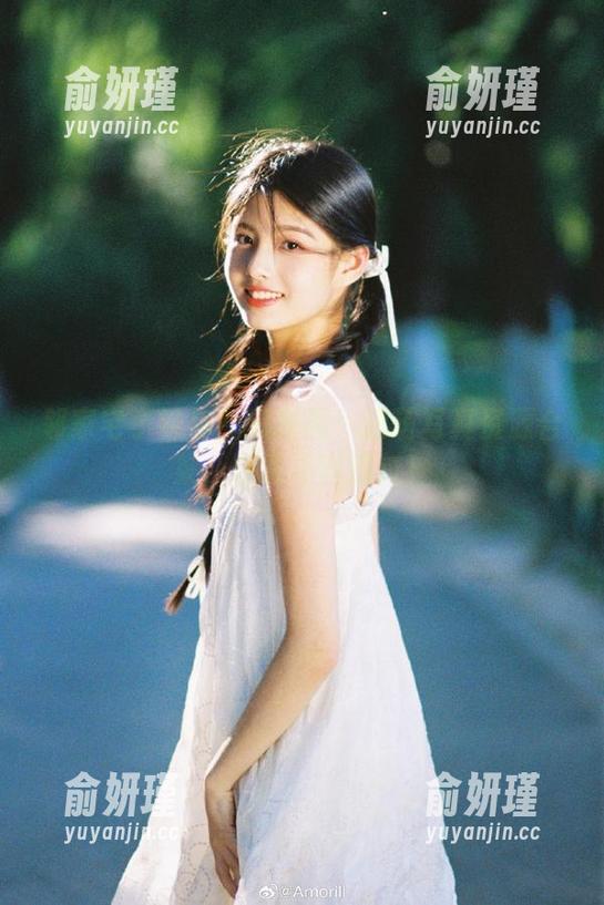 邻家宅小妹与兔玩映画：超萌写真资源合集，精彩不容错过！