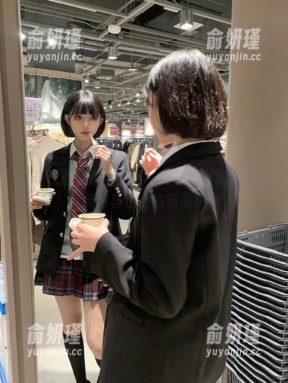 兔玩映画诚邀你观看，裸腿制服裙作品展现灵动与优雅的完美结合