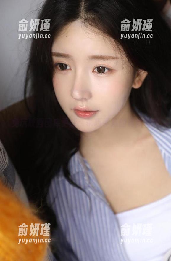 兔玩映画图库更新：乖巧学妹的清新写真分享